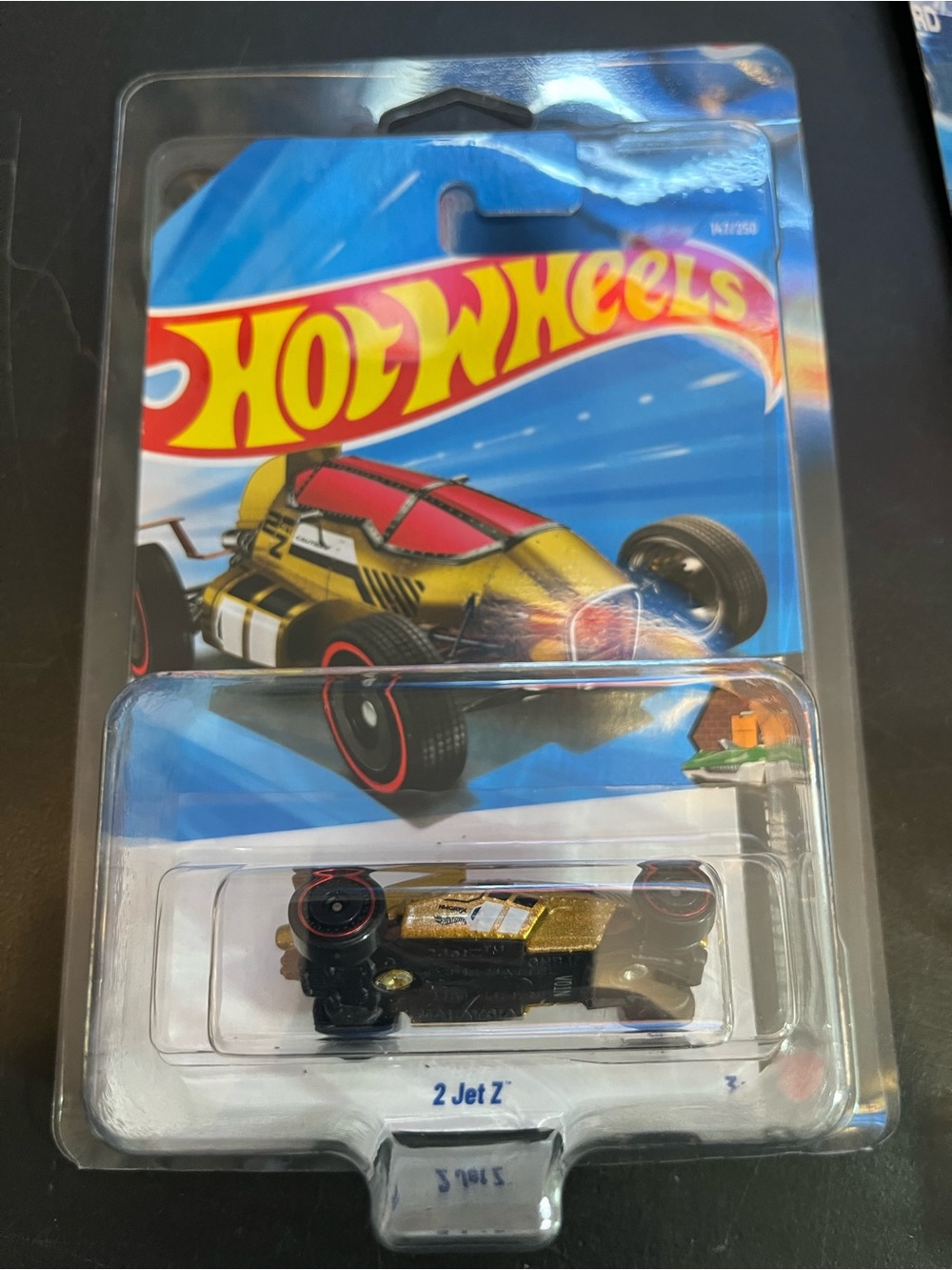 Hot Wheels 2 Jet Z Treasure Hunt. Gold and Red